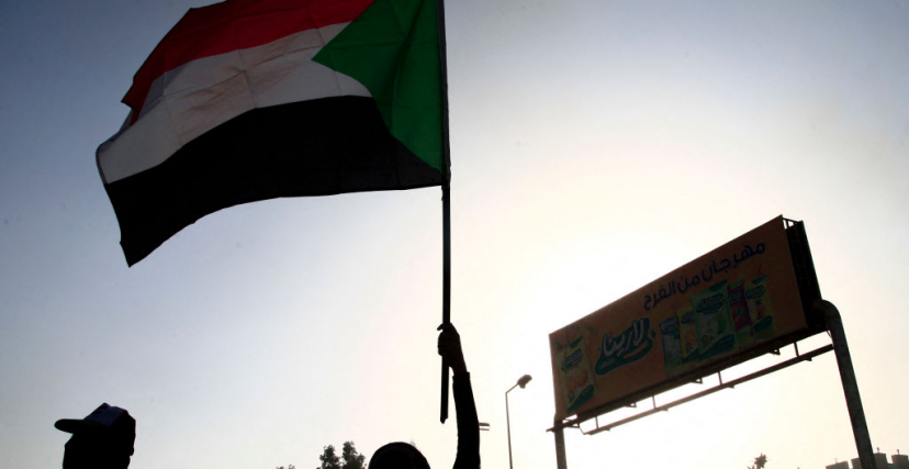 قتل العشرات وأصيب الآلاف في الاحتجاجات الرافضة للانقلاب العسكري في السودان (Getty)