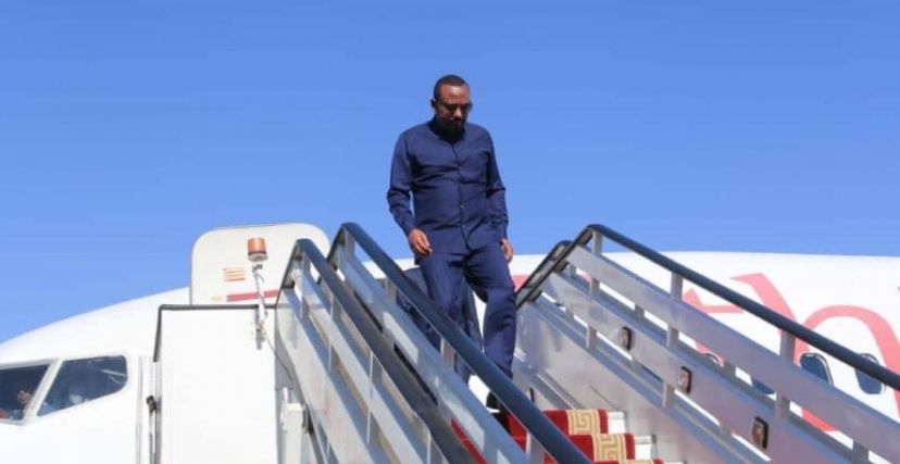 رئيس الوزراء الإثيوبي لدى وصوله إلى مطار الخرطوم