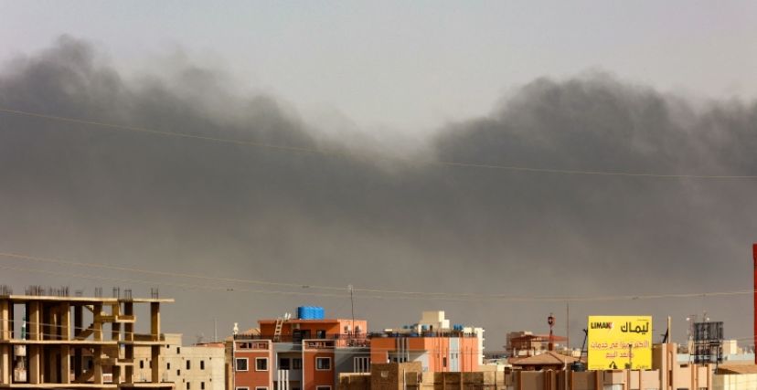تصاعد للدخان في الخرطوم بسبب اشتباكات الجيش والدعم السريع