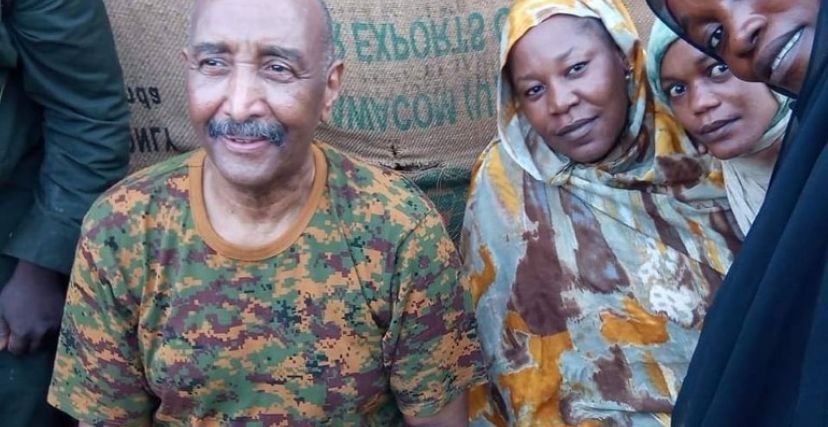 قائد الجيش السوداني عبدالفتاح البرهان خلال ظهوره المفاجئ في أم درمان