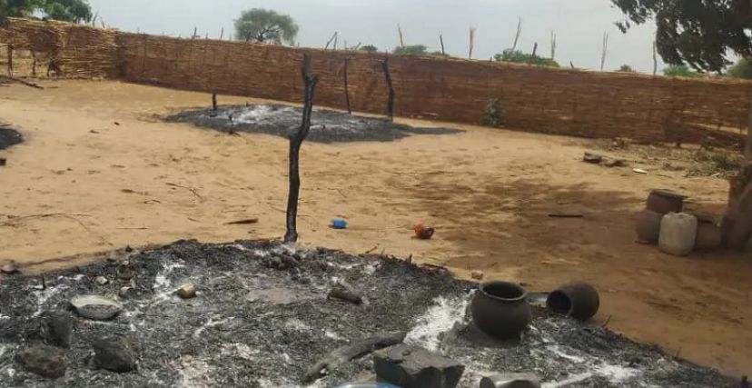 مسكن محروق في مستري، ولاية غرب دارفور، السودان، إثر هجوم 28 مايو/أيار (HRW)