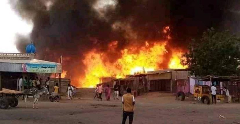 حريق ضخم ناتج عن الصراع المسلح في السودان
