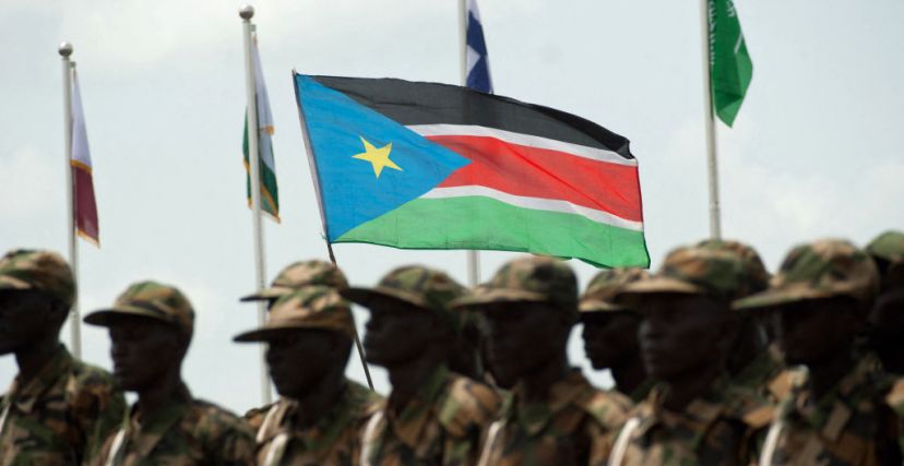 جنود يحملون علم جنوب السودان