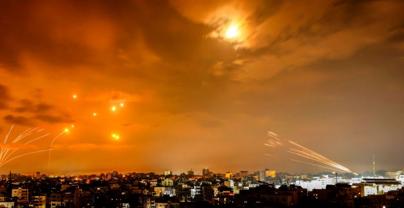 زخات الصواريخ التي تطلقها المقاومة الفلسطينية ضمن عملية طوفان الأقصى 