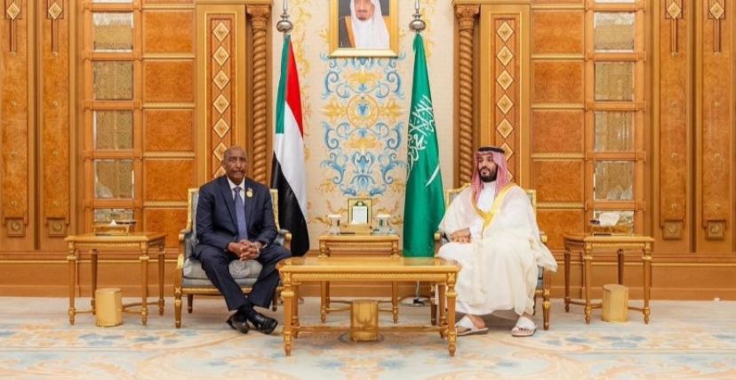 رئيس مجلس السيادة السوداني عبدالفتاح البرهان مع ولي العهد السعودي محمد بن سلمان