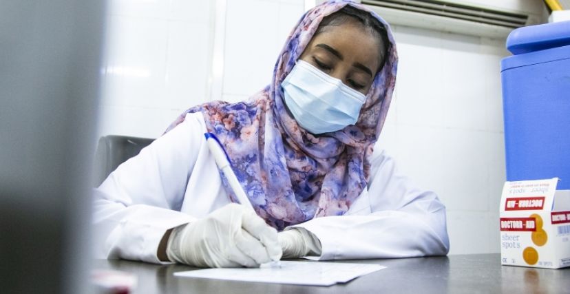 طبيبة سودانية في أحد المستشفيات