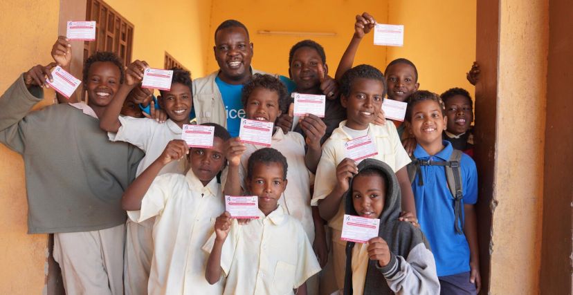 أطفال مطعمون ضد الحصبة في السودان