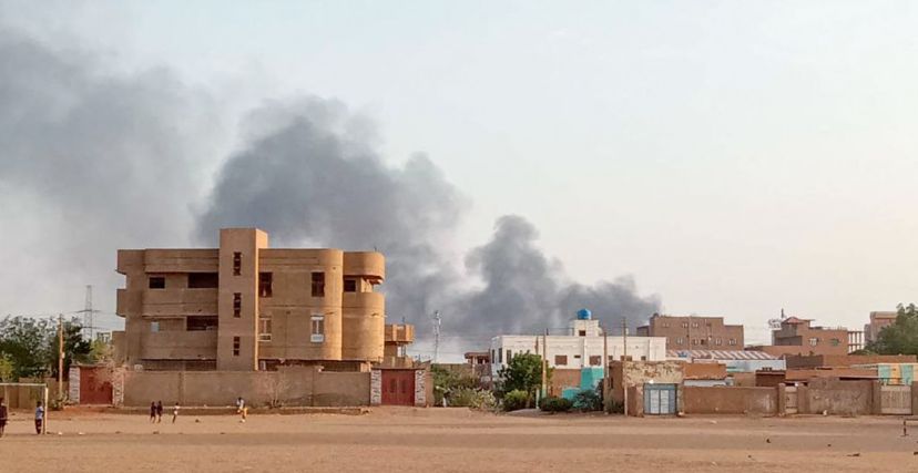 أعمدة دخان في سماء العاصمة السودانية الخرطوم
