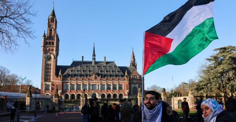 تضامن مع فلسطين قرب مقر محكمة العدل في لاهاي