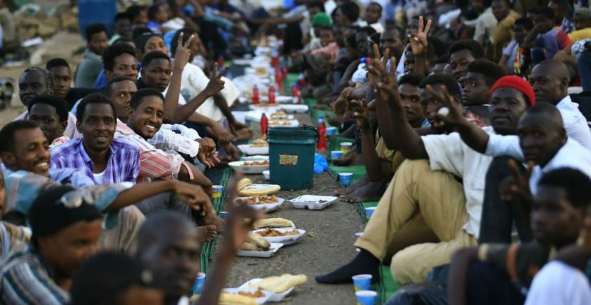 إفطار جماعي في القيادة العامة بالعاصمة السودانية الخرطوم