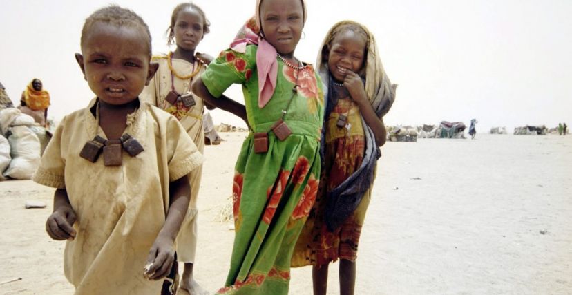 أطفال سودانيون في معسكر نزوح في تشاد