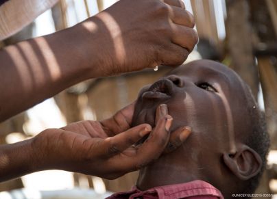 بحث عن تطعيم شلل الاطفال